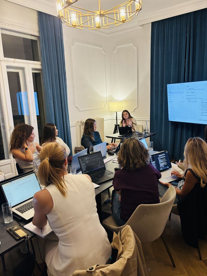 Ana Toniuc presenting Claude to the in-person AI course in Bucharest