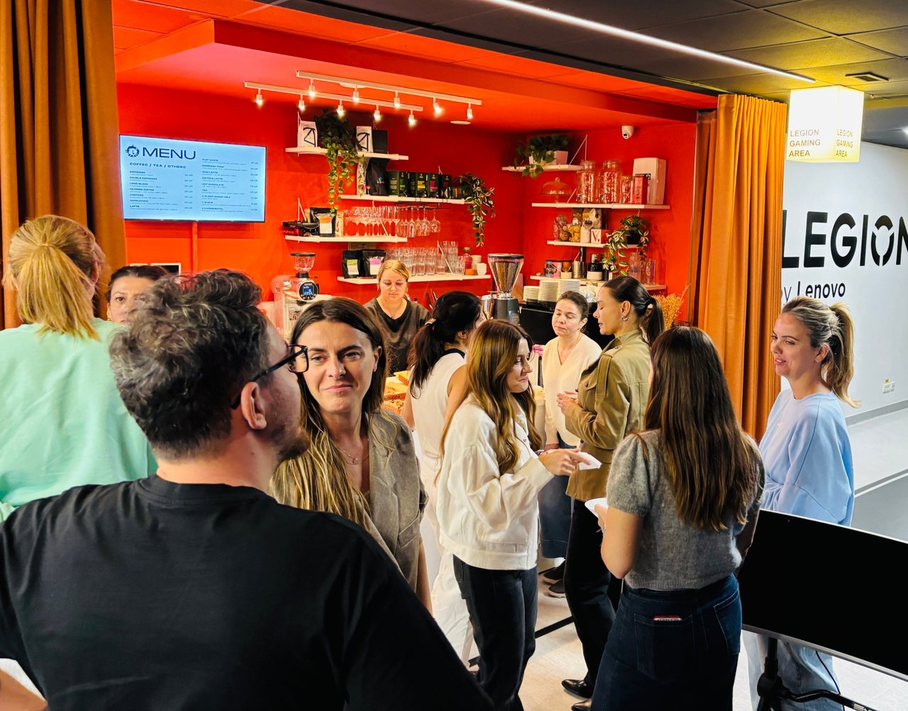 AI Circle members talking over coffee before the final session in Bucharest