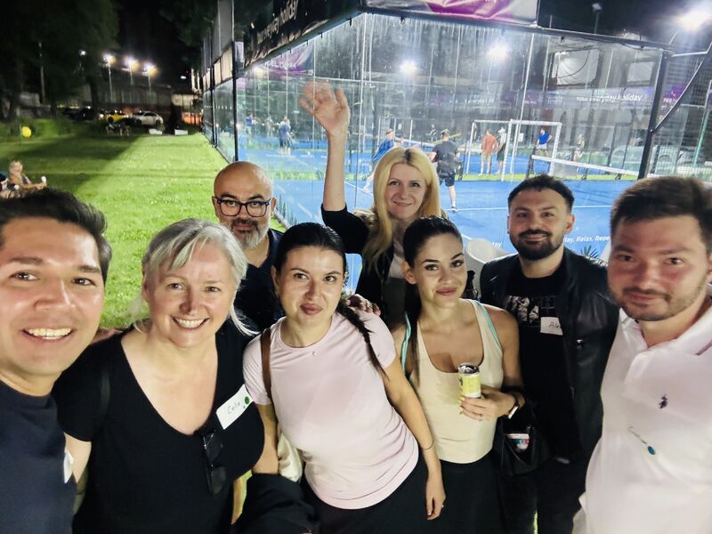 Group selfie with guests at the end of the Padel & Prosecco night