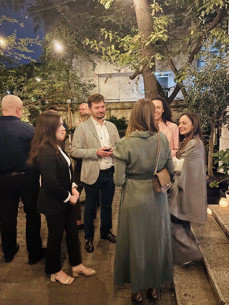 Evening conversation at the Portraits & Prosecco party in Bucharest